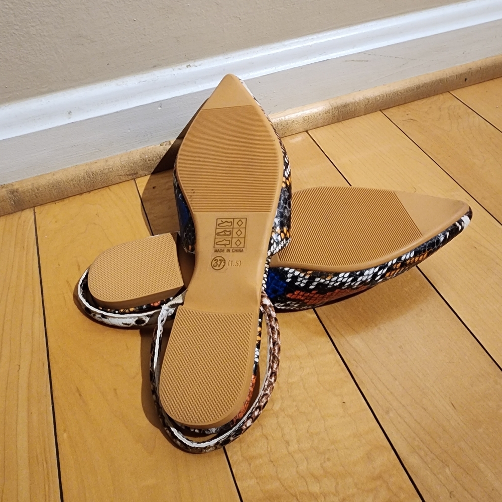 Stylish Snakeskin Pattern Flats - image 8